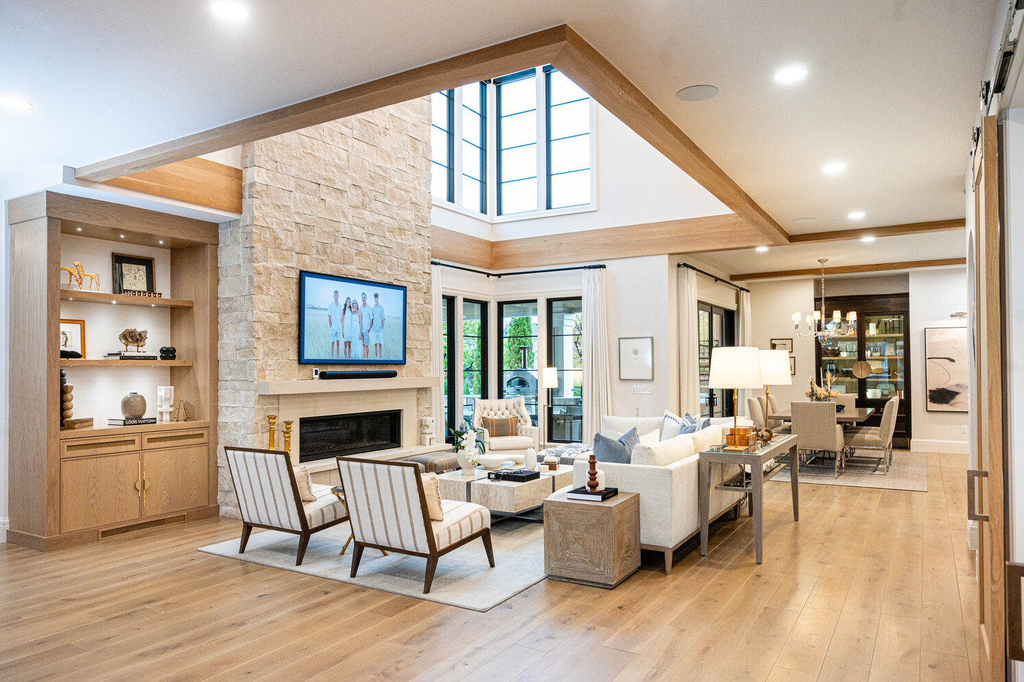 2023-11-07 Vincent Living room-2